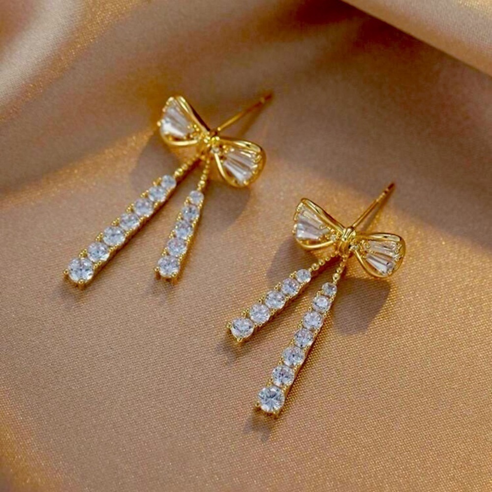 ✨ 14k Gold Tone Bow Rhinestone Bling Bling Earrings ✨